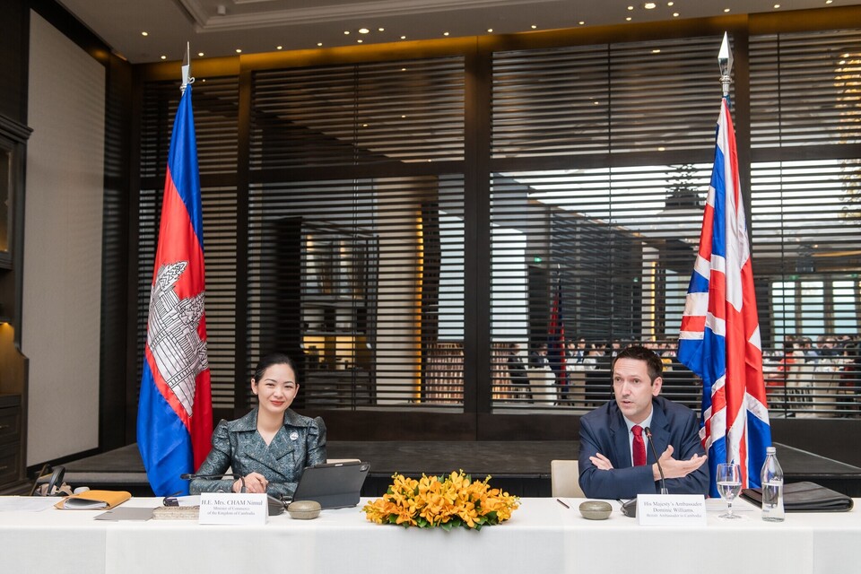 Camboja-Reino Unido Relações Comerciais Avançadas no Terceiro Fórum de Investimento