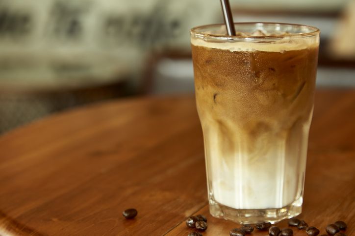 cara bikin iced latte yang enak dan tepat