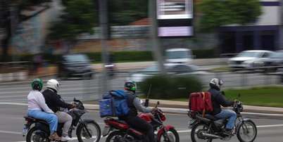 Tribunal de Justiça de São Paulo (TJ-SP) suspende decisão que autorizava Uber a operar com corridas por mototáxi. Foto: Tiago Queiroz/Estadão / Estadão