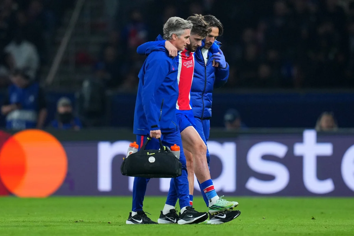 Astro do PSG, Kvaratskhelia pode perder temporada por lesão no joelho