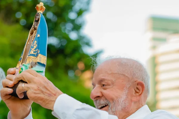 Campanha de Lula prevê vantagem sobre Flávio, mas evita clima de já ganhou
