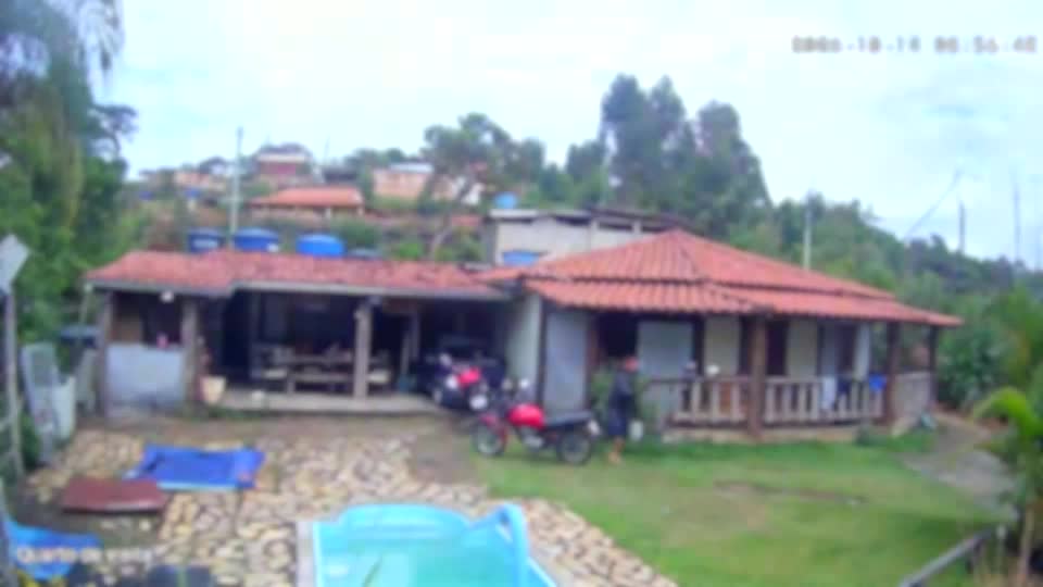 Mulher joga soda cáustica no rosto do ex-companheiro e o esfaqueia no pescoço em Caeté (MG)