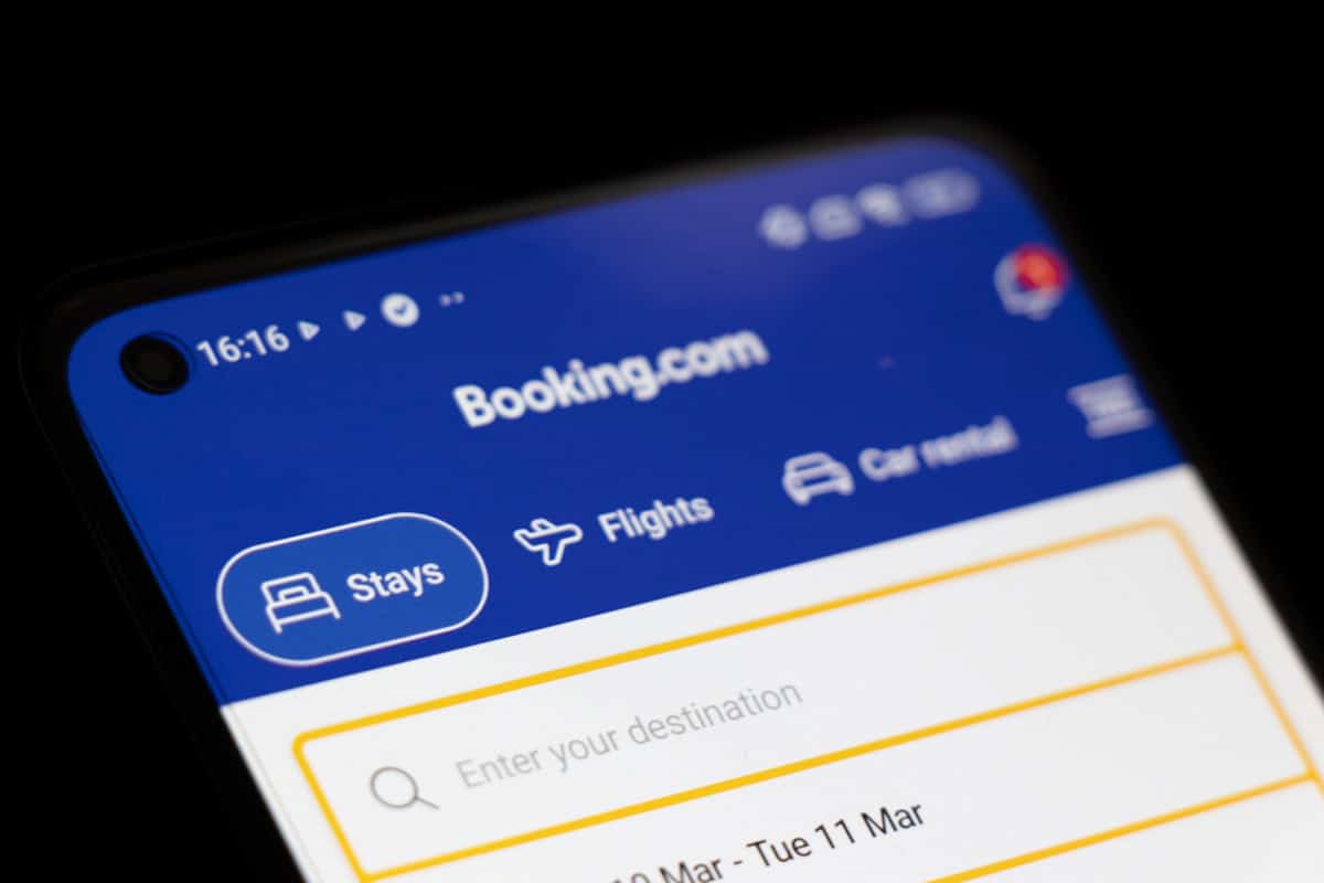 Booking.com vira alvo da União Europeia por anúncios e golpes falsos