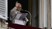 Papa Leão XIV realiza a oração do Angelus no Vaticano após deixar hospital