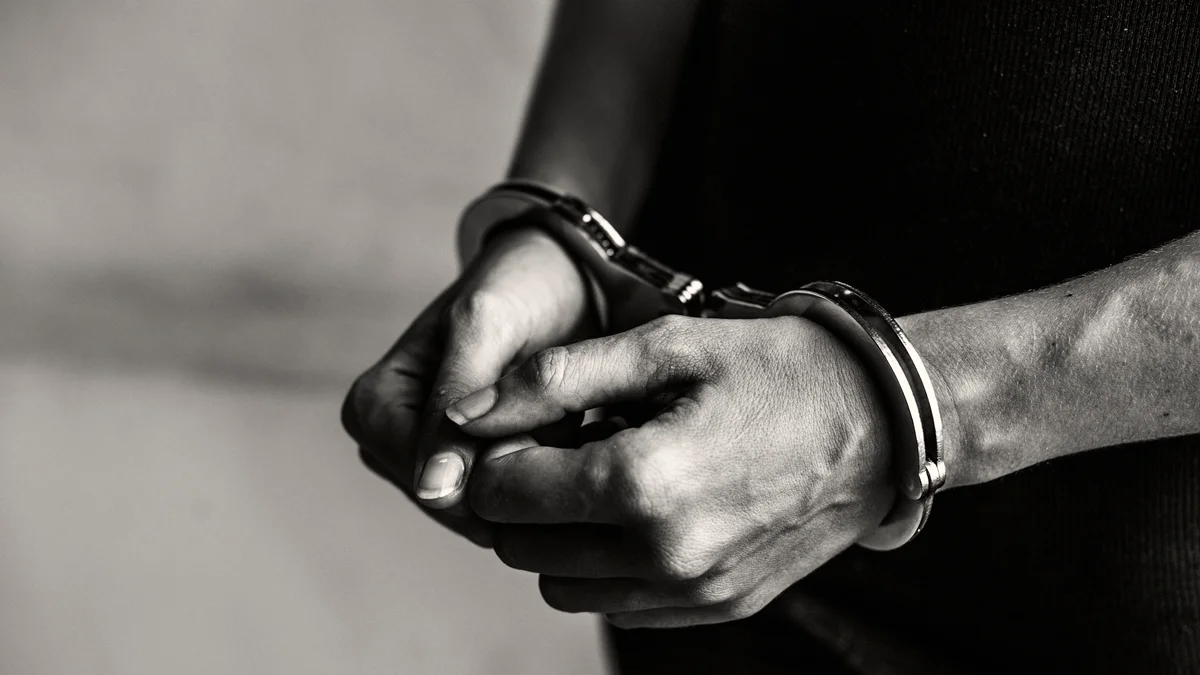 Homem com mandado por estupro de vulnerável é solto por lei eleitoral no DF