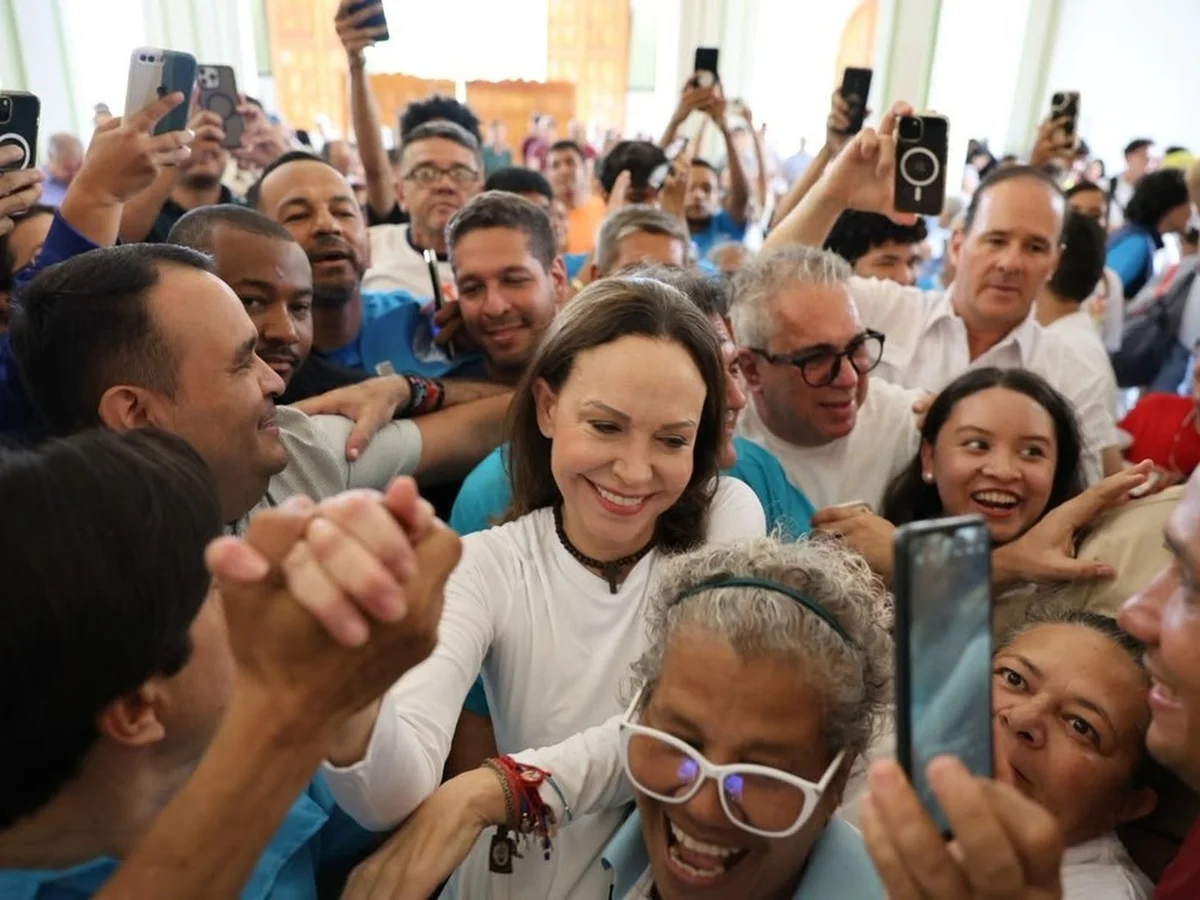 Líder da oposição, María Corina retorna à Venezuela após exílio no Panamá