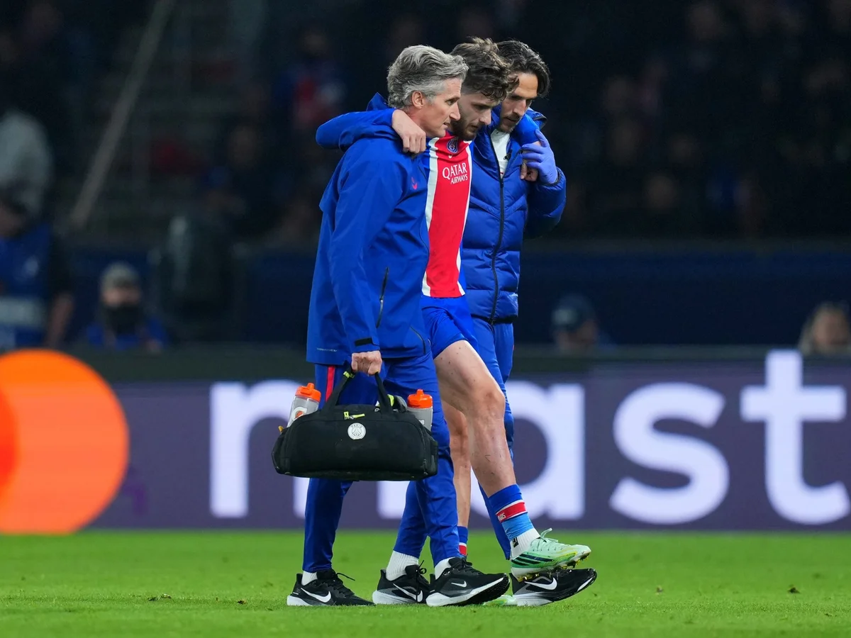 Astro do PSG, Kvaratskhelia pode perder temporada por lesão no joelho