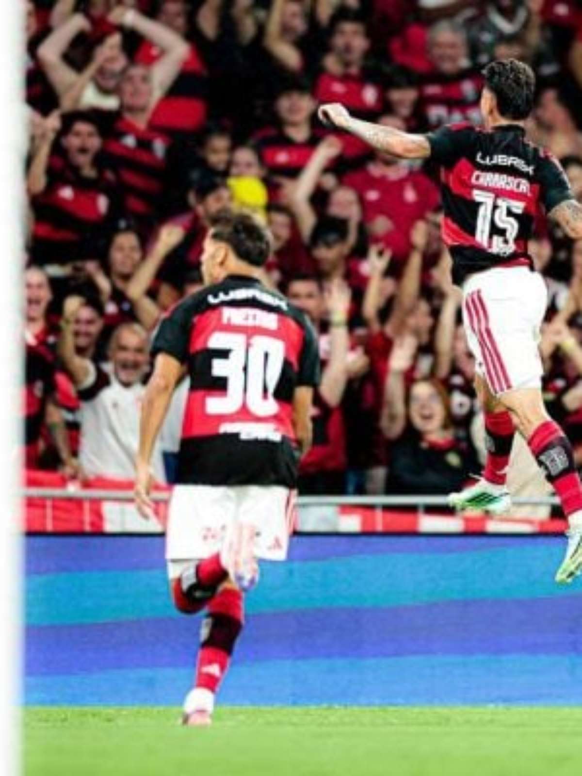 Flamengo vence Fluminense e segue na liderança do Brasileirão