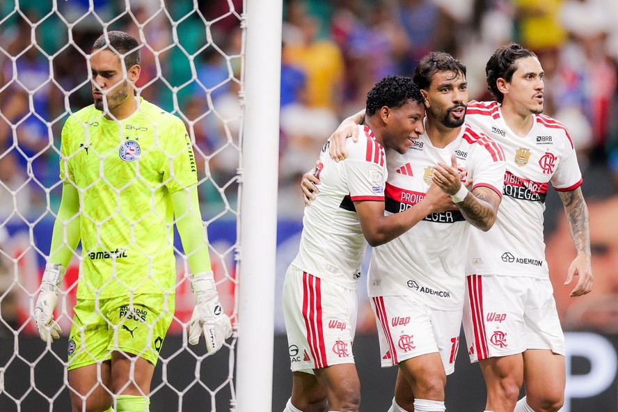 A sete rodadas do fim do Brasileiro, Flamengo e Palmeiras se isolam em distância inédita para o terceiro colocado