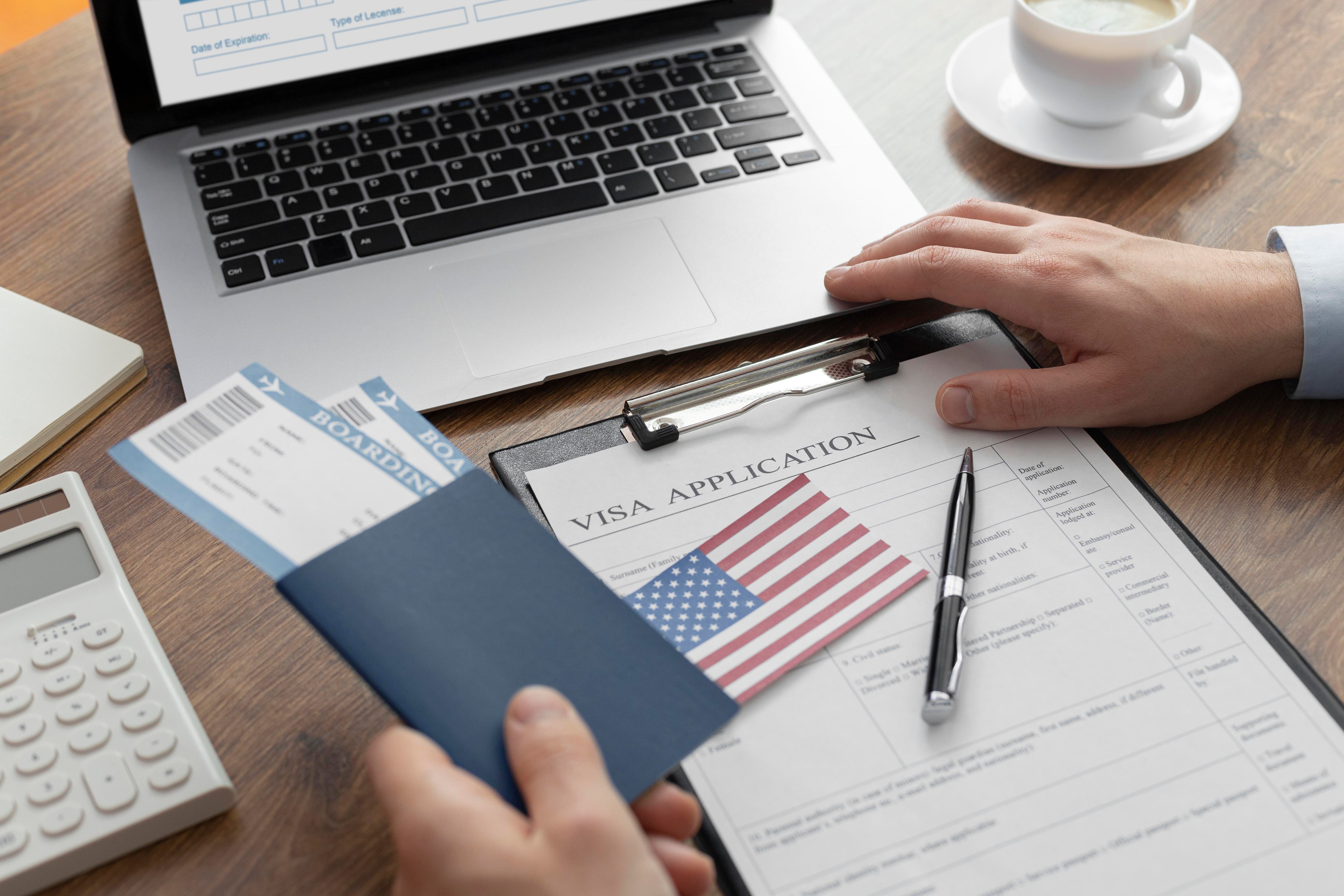 Brasileiro pode ter que pagar mais de uma vez taxa de quase R$ 1.000 de visto americano