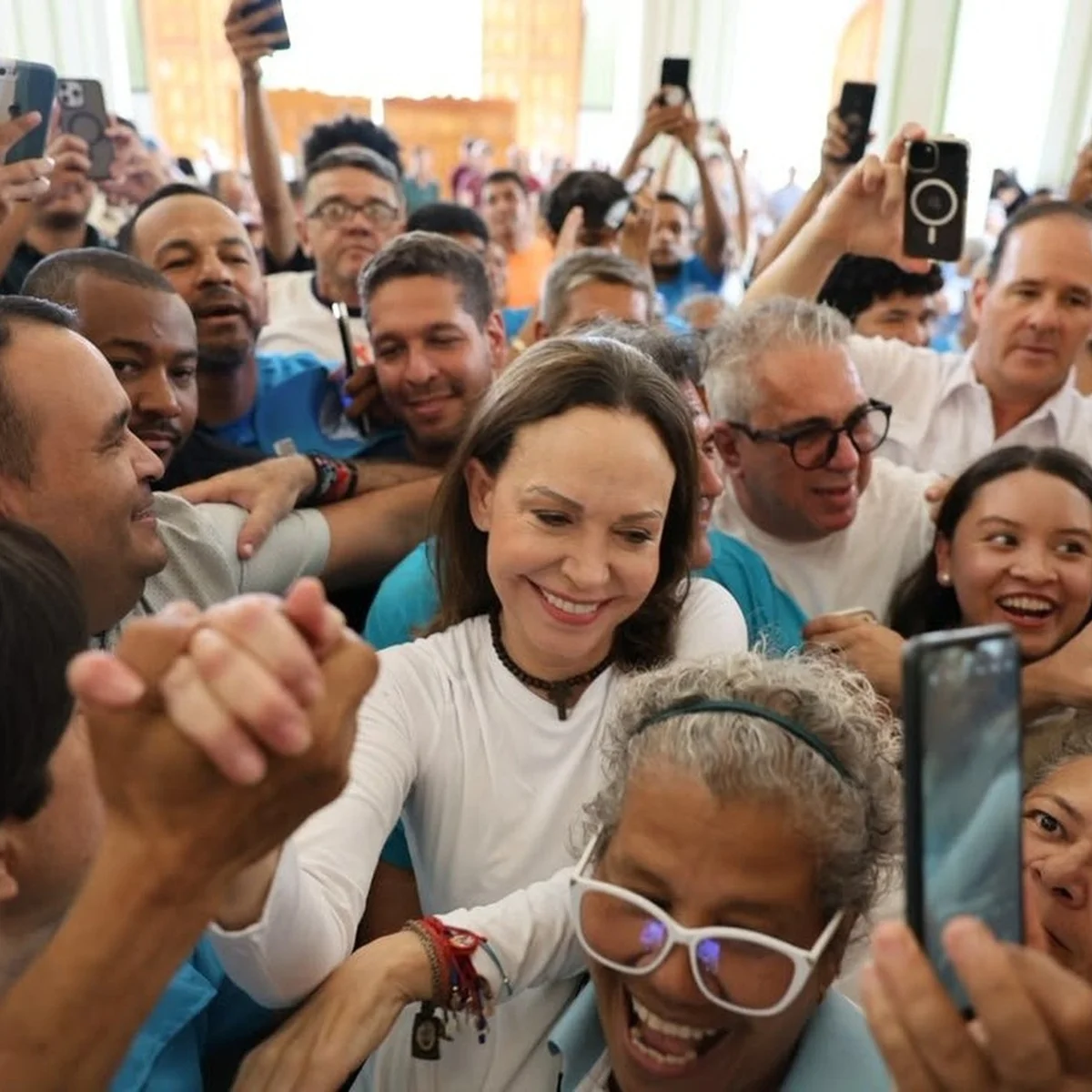 Líder da oposição, María Corina retorna à Venezuela após exílio no Panamá