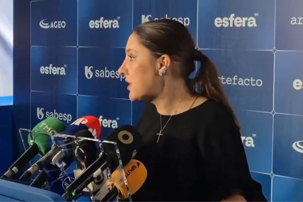 Aliados de Flávio criticam fala de assessora econômica sobre Bolsa Família - destaque galeria