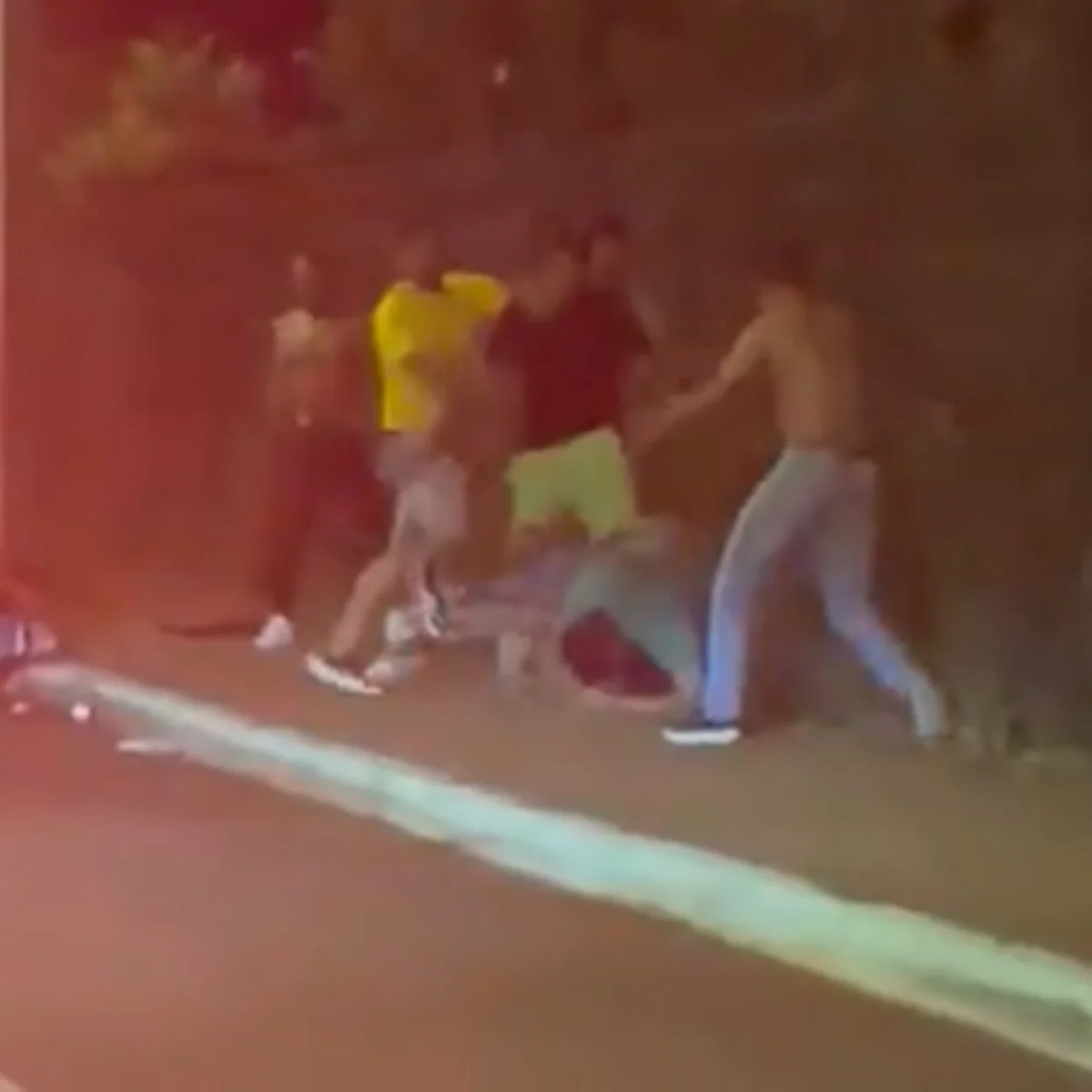 Homem é espancado por possíveis apoiadores de Flávio Bolsonaro em Rio Verde